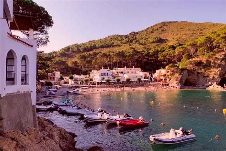 10 escort profiles in Begur, Spain. Browse companions, services, rates and book online. Incall and outcall available.