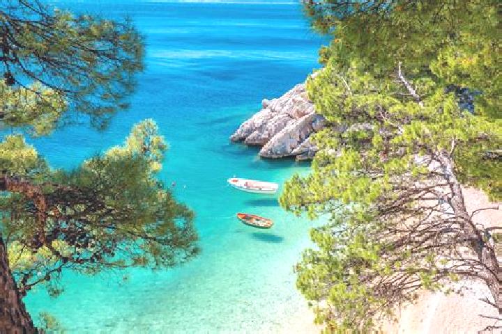 10 escort profiles in Makarska, Croatia. Browse companions, services, rates and book online. Incall and outcall available.