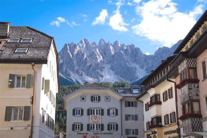 10 escort profiles in San Candido, Italy. Browse companions, services, rates and book online. Incall and outcall available.
