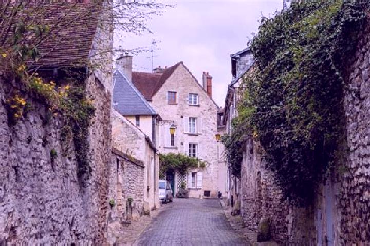 10 escort profiles in Senlis, France. Browse companions, services, rates and book online. Incall and outcall available.