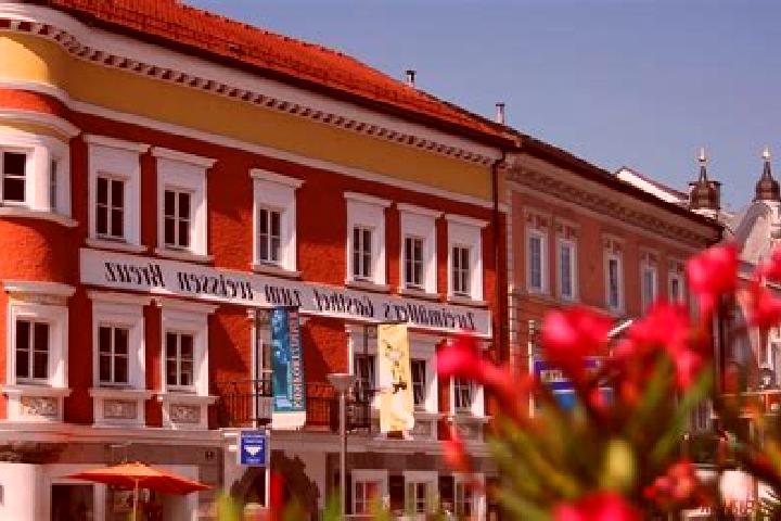 11 escort profiles in Grieskirchen, Austria. Browse companions, services, rates and book online. Incall and outcall available.