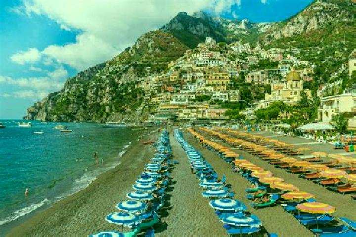 11 escort profiles in Pusiano, Italy. Browse companions, services, rates and book online. Incall and outcall available.
