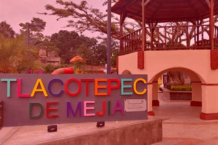 11 escort profiles in Tlacotepec de Mejia, Mexico. Browse companions, services, rates and book online. Incall and outcall available.
