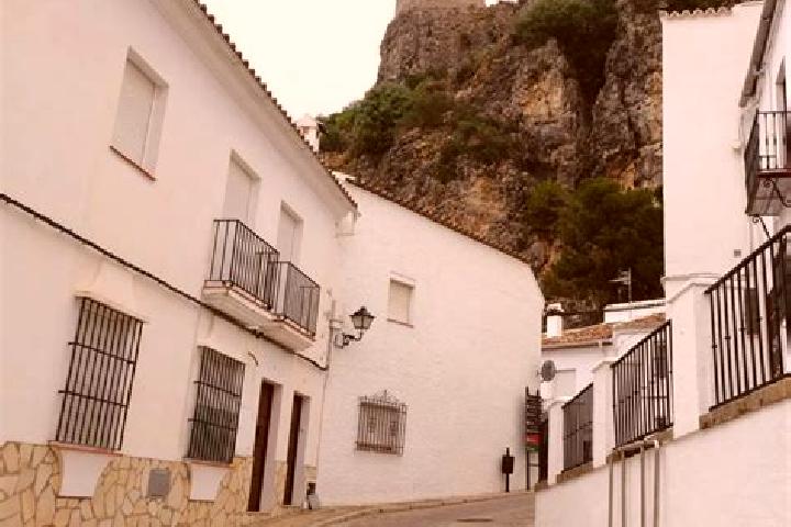 12 escort profiles in Aldeanueva de la Sierra, Spain. Browse companions, services, rates and book online. Incall and outcall available.