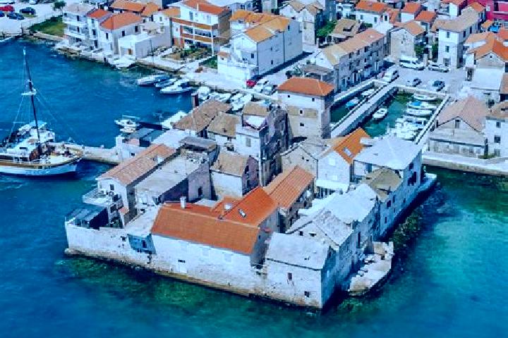 13 escort profiles in Kastel Gomilica, Croatia. Browse companions, services, rates and book online. Incall and outcall available.