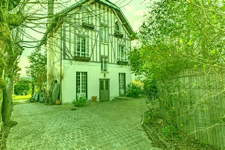13 escort profiles in Sevres, France. Browse companions, services, rates and book online. Incall and outcall available.