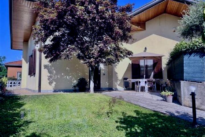 14 escort profiles in Lonate Pozzolo, Italy. Browse companions, services, rates and book online. Incall and outcall available.