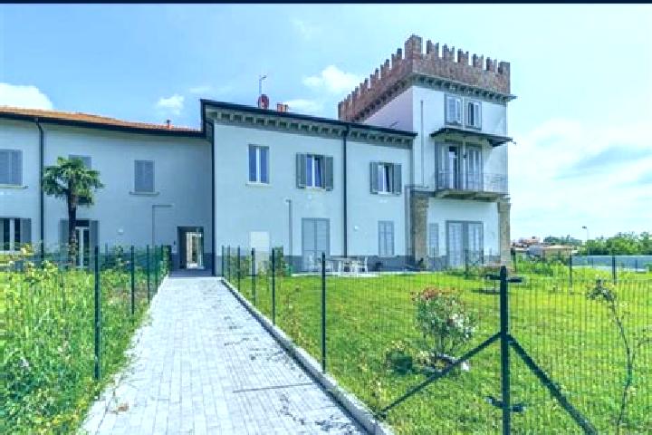 14 escort profiles in San Fermo della Battaglia, Italy. Browse companions, services, rates and book online. Incall and outcall available.