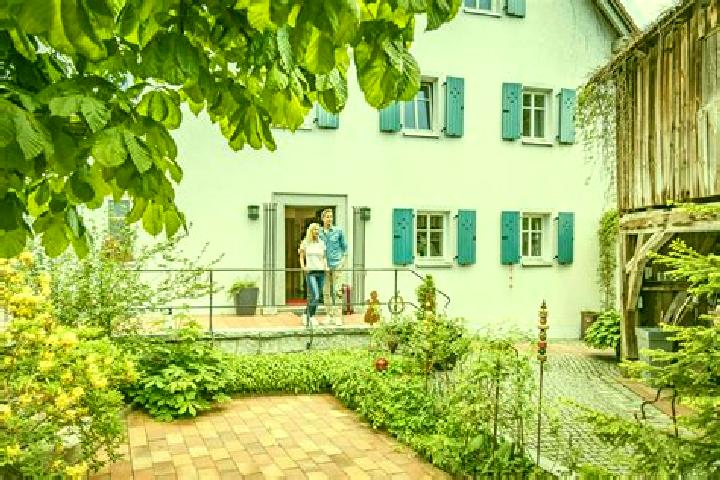 15 escort profiles in Bad Neualbenreuth, Germany. Browse companions, services, rates and book online. Incall and outcall available.