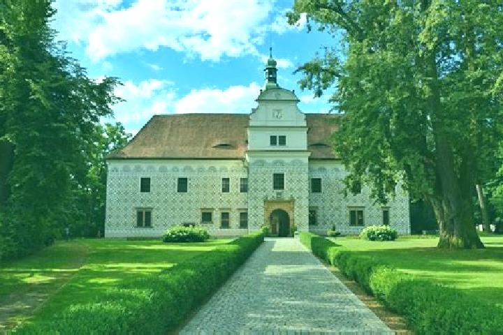 15 escort profiles in Doudleby nad Orlici, Czech Republic. Browse companions, services, rates and book online. Incall and outcall available.