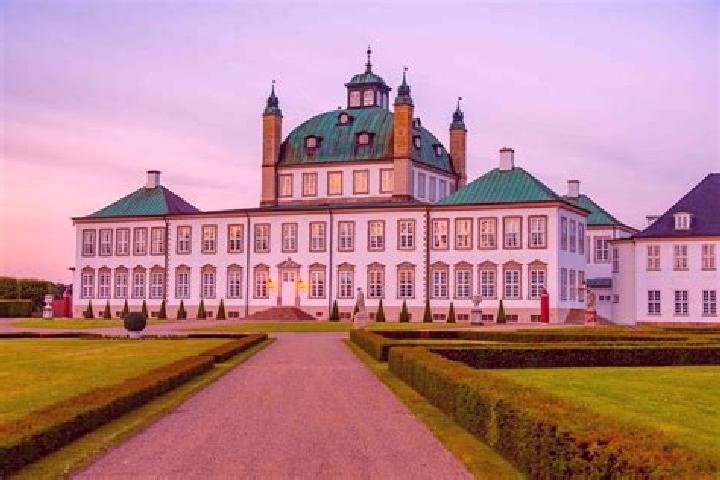 15 escort profiles in Fredensborg, Denmark. Browse companions, services, rates and book online. Incall and outcall available.