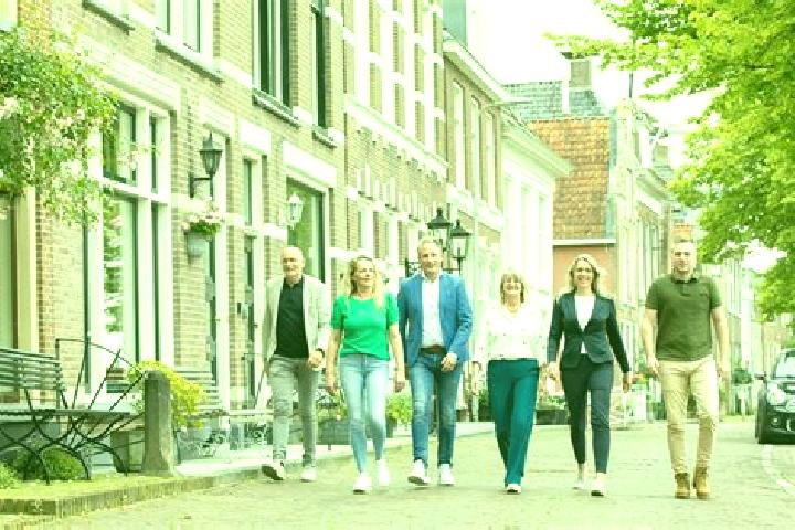 15 escort profiles in Lippenhuizen, Netherlands. Browse companions, services, rates and book online. Incall and outcall available.