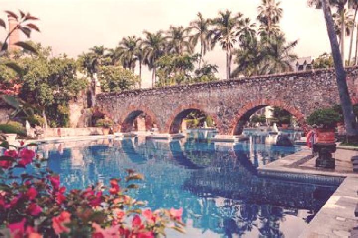 6 escort profiles in San Jose la Hacienda, Mexico. Browse companions, services, rates and book online. Incall and outcall available.