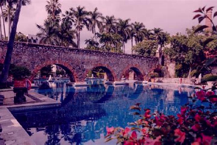 6 escort profiles in San Pablo Pixtun, Mexico. Browse companions, services, rates and book online. Incall and outcall available.