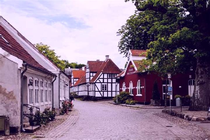 7 escort profiles in Mariager, Denmark. Browse companions, services, rates and book online. Incall and outcall available.