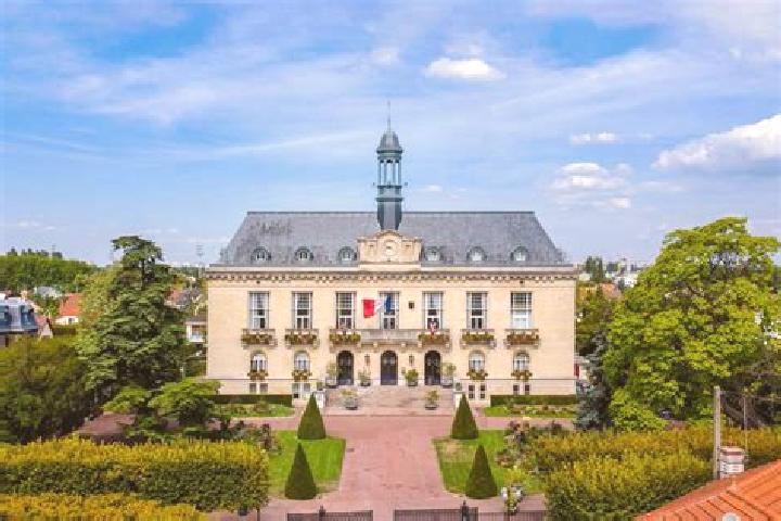 7 escort profiles in Neuilly-sur-Marne, France. Browse companions, services, rates and book online. Incall and outcall available.