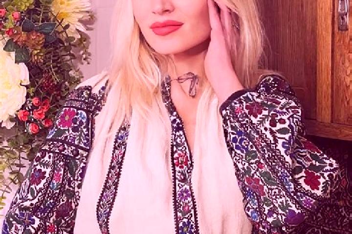 8 escort profiles in Kitsman, Ukraine. Browse companions, services, rates and book online. Incall and outcall available.