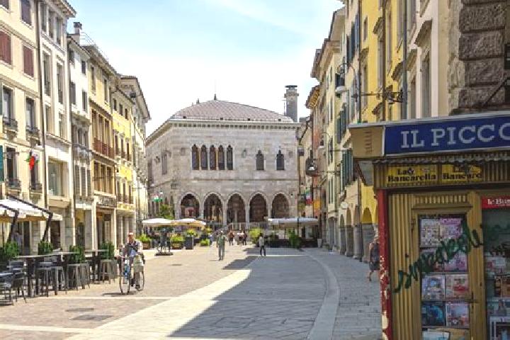 8 escort profiles in Mercato Vecchio, Italy. Browse companions, services, rates and book online. Incall and outcall available.