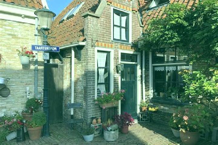8 escort profiles in Oosterend, Netherlands. Browse companions, services, rates and book online. Incall and outcall available.