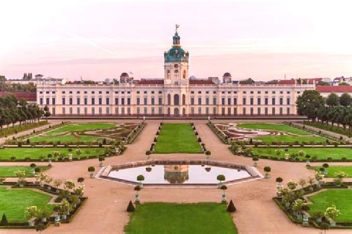 9 escort profiles in Charlottenburg, Germany. Browse companions, services, rates and book online. Incall and outcall available.