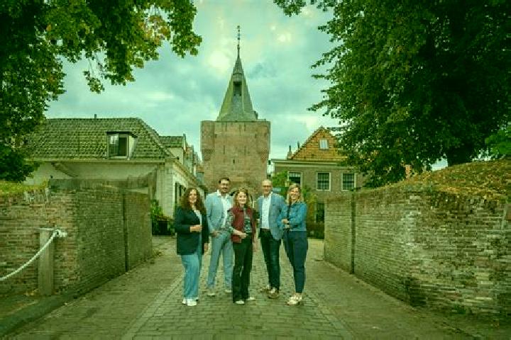 9 escort profiles in De Steeg, Netherlands. Browse companions, services, rates and book online. Incall and outcall available.