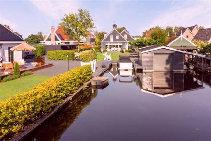 9 escort profiles in Den Ilp, Netherlands. Browse companions, services, rates and book online. Incall and outcall available.