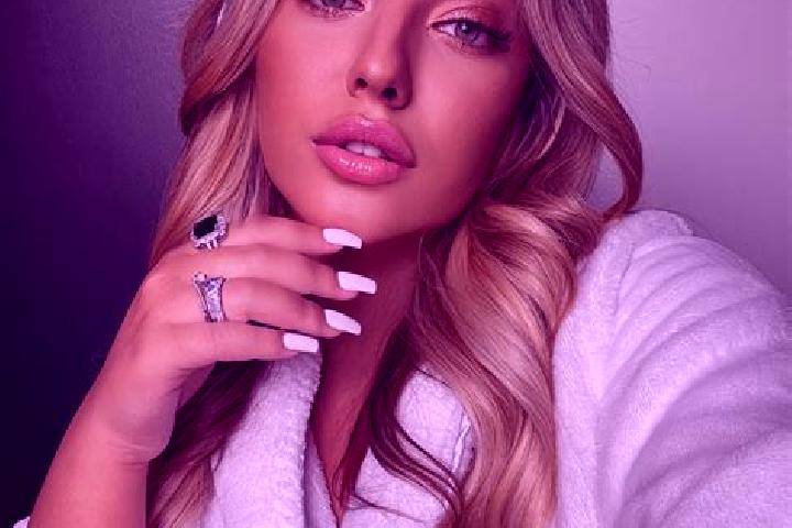 Abigail, 20, a blonde amber-eyed latina companion based in Taokeng. Offering 69, Dinner Date, Duos. Available for incall and outcall, day and evening dates.