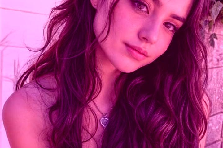 Abigail, 21, a red hazel-eyed latina companion based in Argegno. Offering Massage, Dinner Date, A-Level. Available for incall and outcall, day and evening da...
