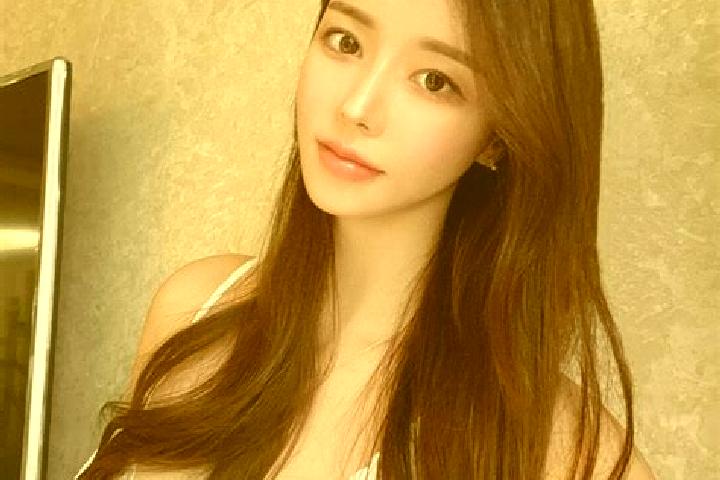 Abigail, 21 — Escort in Baoyou, China