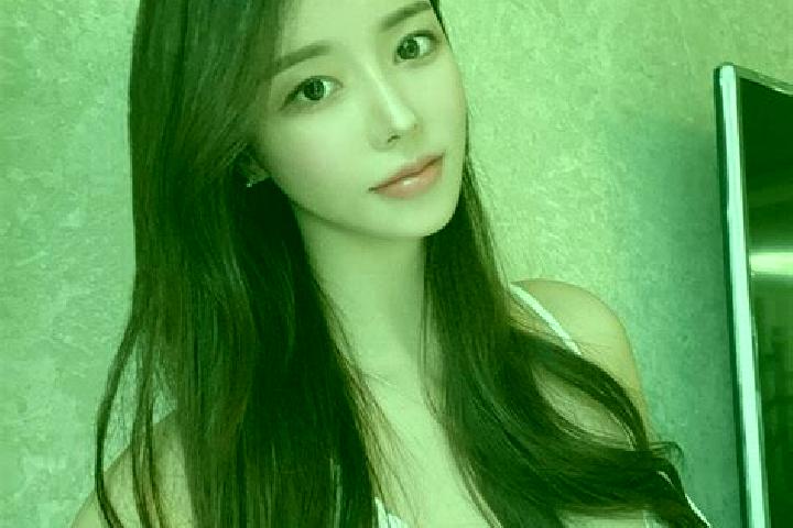 Abigail, 21 — Escort in Liangshuikou, China