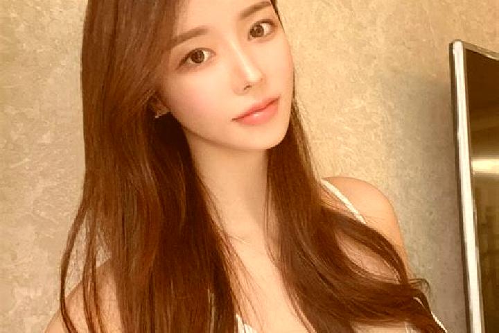 Abigail, 21 — Escort in Yuankou, China