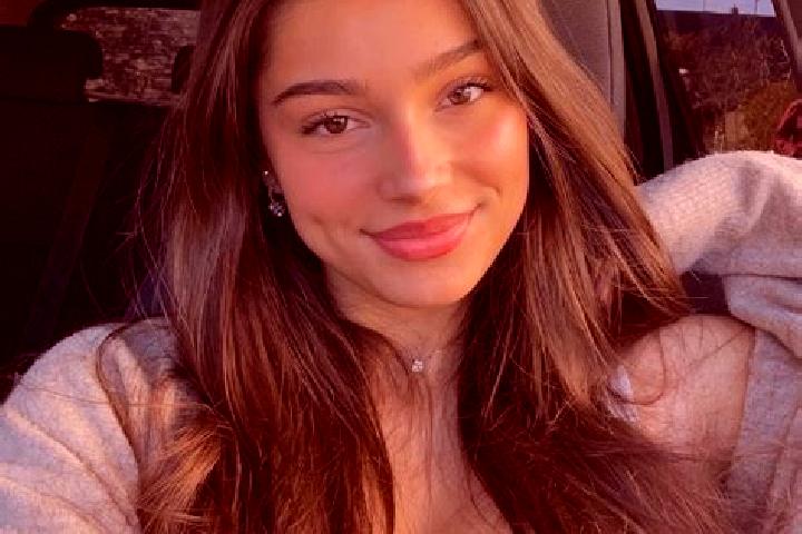 Abigail, 22, a brunette amber-eyed middle eastern companion based in Akdizgin. Offering GFE, Girlfriend Experience, Tantra, Party Girl. Available for incall ...