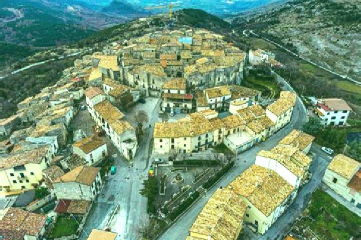 Abigail, 22 — Escort in Castelvecchio Calvisio, Italy