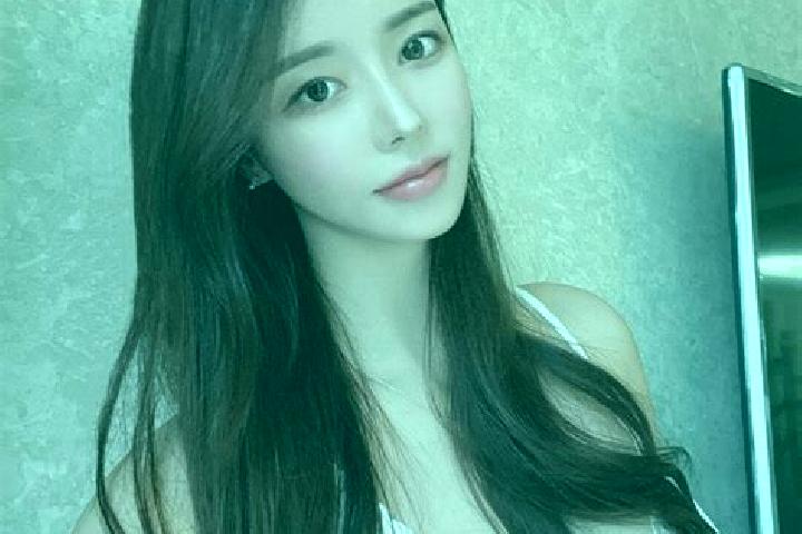 Abigail, 22 — Escort in Miaodun, China