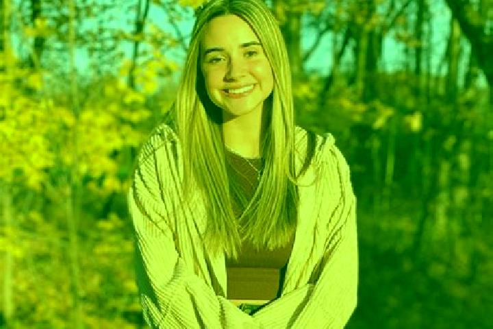 Abigail, 22 — Escort in Palatine, United States