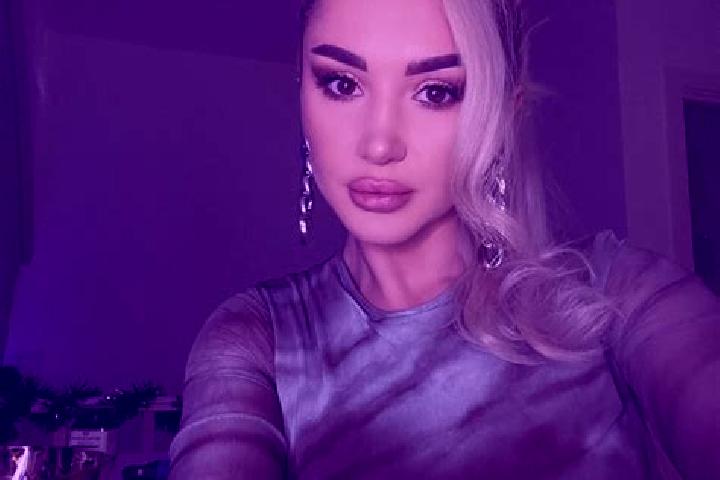 Abigail, 23, a auburn green-eyed middle eastern companion based in Aled. Offering Travel Companion, Massage, Fetish. Available for incall and outcall, overni...