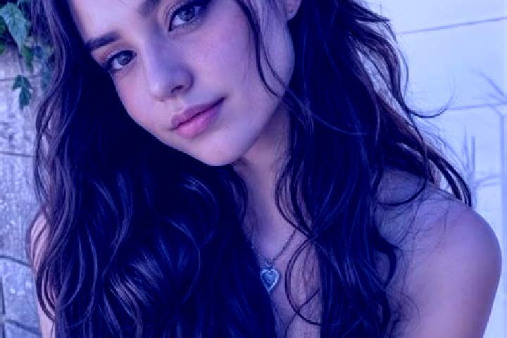 Abigail, 23, a auburn hazel-eyed asian companion based in Zejtun. Offering CIM, Fetish, Erotic Massage. Available for incall and outcall, day and evening dates.