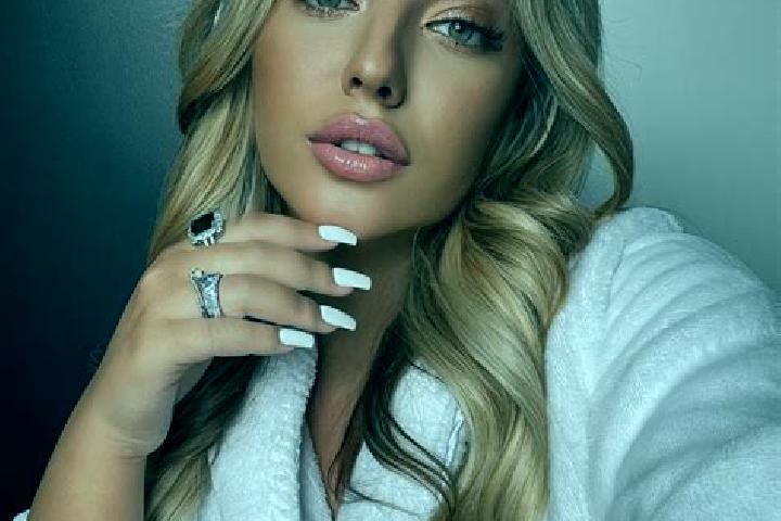 Abigail, 23 — Escort in Rodnyky, Ukraine