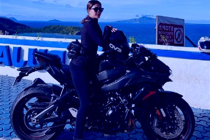 Abigail, 24 — Escort in Tiblawan, Philippines