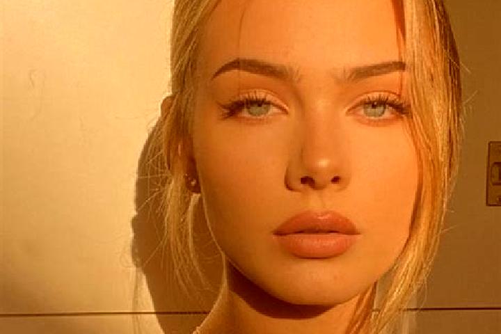 Abigail, 25, a auburn blue-eyed european companion based in Lagymanyos. Offering A-Level, Travel Companion, Couples. Available for incall and outcall, overni...