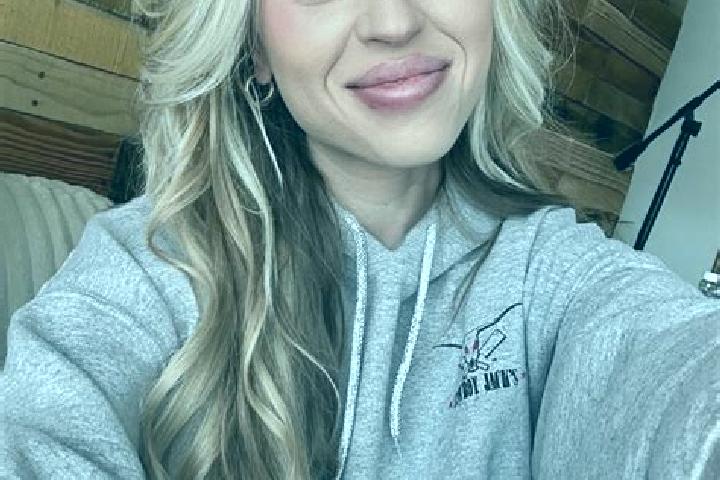 Abigail, 25 — Escort in Nowthen, United States