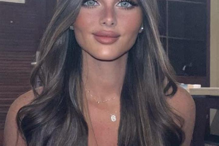 Abigail, 26, a brunette dark-eyed mixed companion based in Espino de la Orbada. Offering Erotic Massage, OWO, Party Girl, Striptease. Available for incall an...