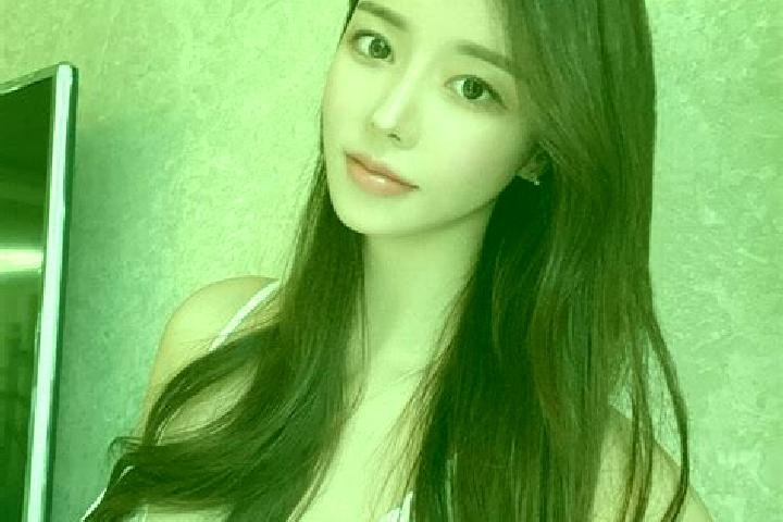 Abigail, 27 — Escort in Qarqi, China