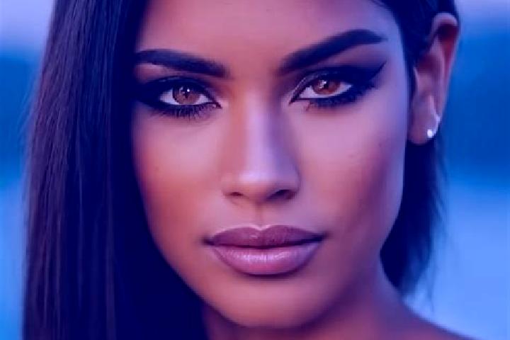Abigail, 28, a brunette amber-eyed latina companion based in Daggakraal. Offering CIM, OWO, Dinner Date. Available for incall and outcall, day and evening da...