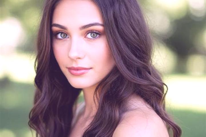 Abigail, 29, a brunette hazel-eyed indian companion based in Serra da Saudade. Offering Domination, Dinner Date, GFE. Available for incall and outcall, day a...