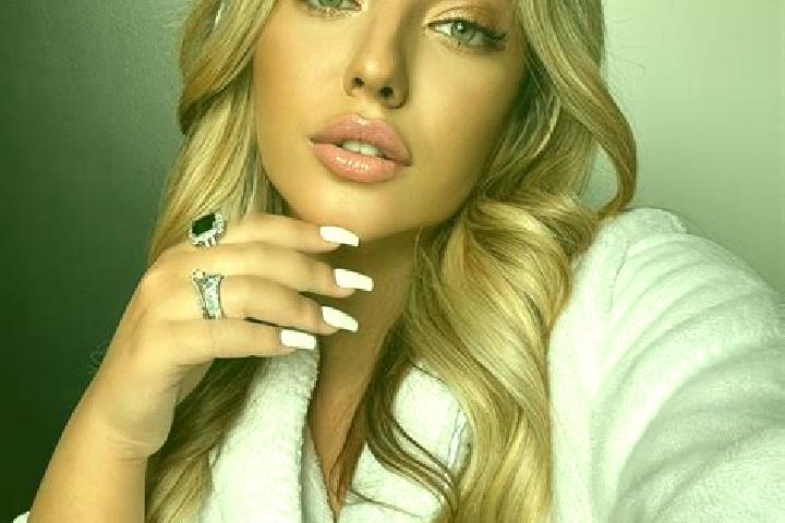 Abigail, 29, a dark blonde dark-eyed latina companion based in Westbroek. Offering Tantra, OWO, Dinner Date, Duos, A-Level. Available for incall and outcall,...