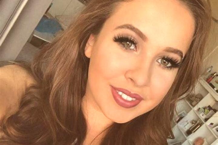 Abigail, 30, a auburn amber-eyed caucasian companion based in Lubichowo. Offering Erotic Massage, BDSM, Party Girl, Tantra. Available for incall and outcall,...