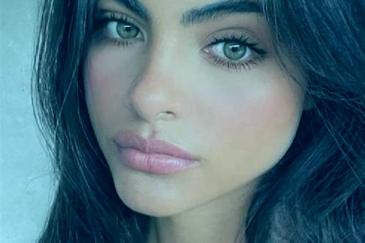 Abigail, 30, a brunette green-eyed latina companion based in Santiago Chilixtlahuaca. Offering Couples, A-Level, Massage, Striptease. Available for incall an...