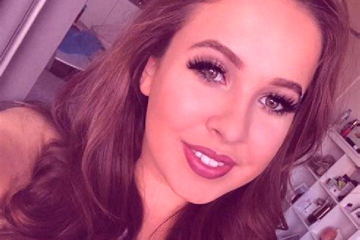 Abigail, 31, a brunette hazel-eyed latina companion based in Moissey. Offering Striptease, Overnight, Duos, Dinner Date. Available for incall and outcall, ov...
