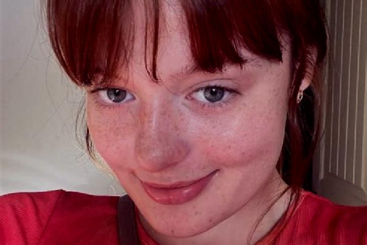 Abigail, 31, a red grey-eyed european companion based in Buso. Offering OWO, BDSM, Striptease. Available for incall and outcall, day and evening dates.